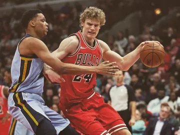 Jersey Lauri Markkanen on the account Instagram of @markkanenworld