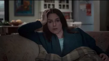Blue green cardigan worn by Katharine Gun (Keira Knightley) in Official Secrets