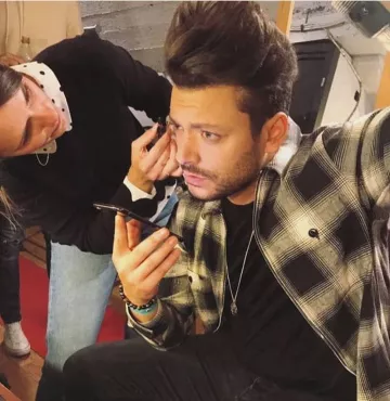 Plaid shirt of Kev Adams account on the Instagram of @kevadams