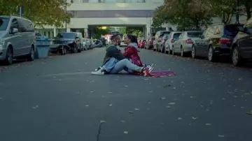 Nike Jordan 1 mid patent black white gold  portées par Michael B. Michael B. Jordan dans la vidéo Snoh Aalegra - Whoa 