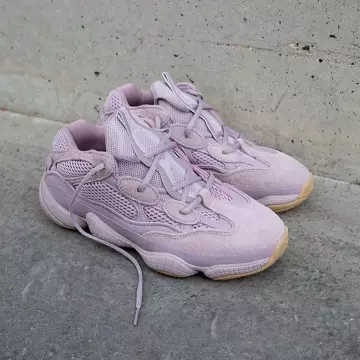 YEEZY 500 SOFT VISION of Kanye West account on the Instagram of @yeezymafia