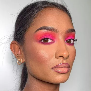 Poudre Eyeshadow de MahinaMakeup sur le compte Instagram de @asos