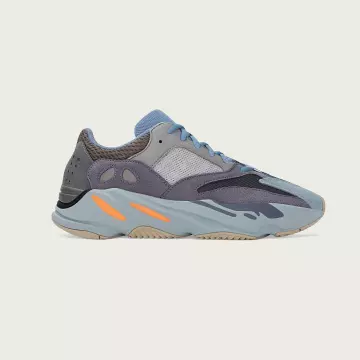 Adidas Yeezy Boost 700 Carbon Blue de Kanye West sur le compte Instagram de @yeezymafia