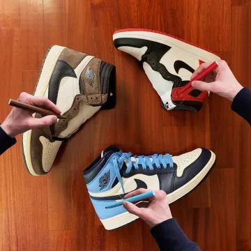 Jordan 1 Retro High Obsidian UNC sur le compte Instagram de @hypefamz