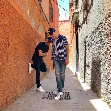 Black t-shirt of Gad Elmaleh on the account Instagram of @gadelmaleh