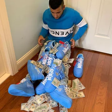 Air Force 1 Low Off-White MCA University Blue sur le compte Instagram de @hypefamz