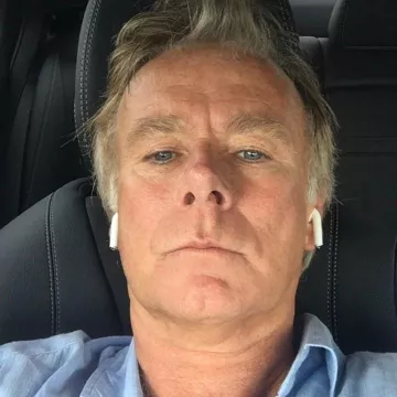 Airpods de Franck Dubosc sur le compte Instagram de @fdubosc_officiel