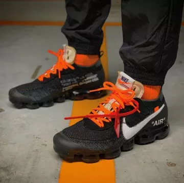 Air VaporMax Off-White en la cuenta de Instagram de @hypefamz