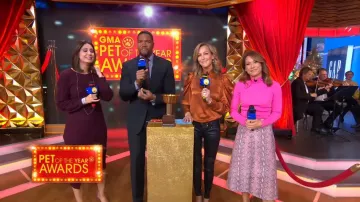 Alice + Olivia peau de serpent Impression Jupe portée par Ginger Zee sur Good Morning America le 13 décembre 2019