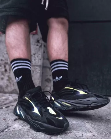 Yeezy 700 on the account Instagram of @sneakersevent