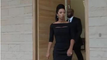 Chiara Boni La Petite Robe Noir Robe découpée porté par Catherine Sauvage (Ange Parker) dans Marvel Évasions Saison 3 Épisode 3