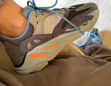 Yeezy 700 en la cuenta de Instagram de @yeezysleaks