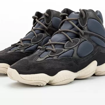 500 pizarras en la cuenta de Instagram de @yeezysleaks