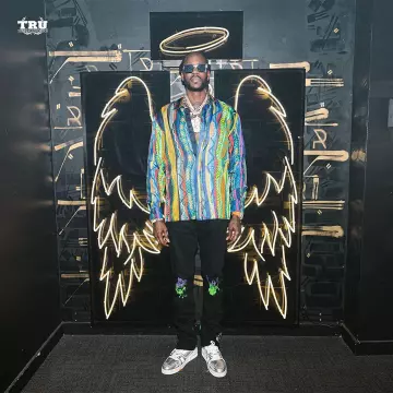 Louis Vuitton Trainer (Metallic) de 2 Chainz sur le compte Instagram de @2chainz