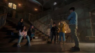 Vans Violet clair Baskets portées par Molly Hernandez (Allegra Acosta) dans Marvel Évasions Saison 3 Épisode 4