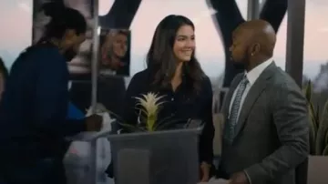 Equipo Camisa de seda esencial negra usada por Dani Núñez (Arienne Mandi) en The L Word: Generation Q Temporada 1 Episodio 2