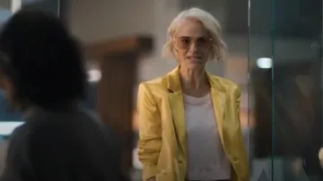 Cinq Ã Sept Yellow Women's Kylie Satin Blazer usado por Alice Pieszecki (Leisha Hailey) en The L Word: Generation Q Temporada 1 Episodio 2