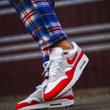 Air max 1 " og red " usado por theoze en la cuenta de Instagram de @theoze 