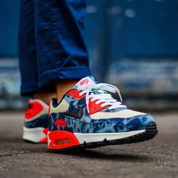 Air max 90 " denim lavado " usado por theoze en la cuenta de Instagram de @theoze 