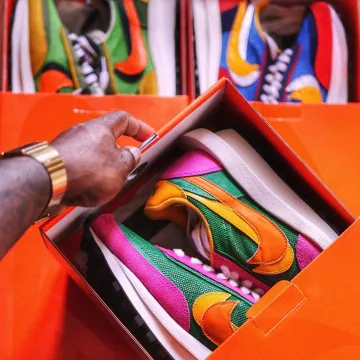 Nike cardigan pine green on the account Instagram of @yokickz