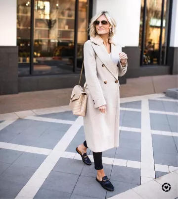 Topshop High Waist Ripped Black Jeans of Brittany en la cuenta de Instagram @loverlygrey