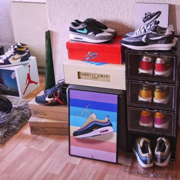 Nike cardigan pine green on the account Instagram of @yokickz