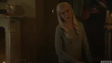 Jersey de punto gris cozy usado por Lizzie Saltzman (Jenny Boyd) en Legacies Temporada 2 Episodio 8