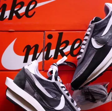 Nike cardigan ld waffle black on the account Instagram of @yokickz