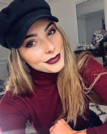 La gorra gavroche negra de Eva Colas en la cuenta de Instagram de @evacolasoff