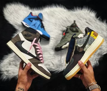 Jordan 4 Retro Travis Scott Cactus Jack en la cuenta de Instagram de @entrasnkrs