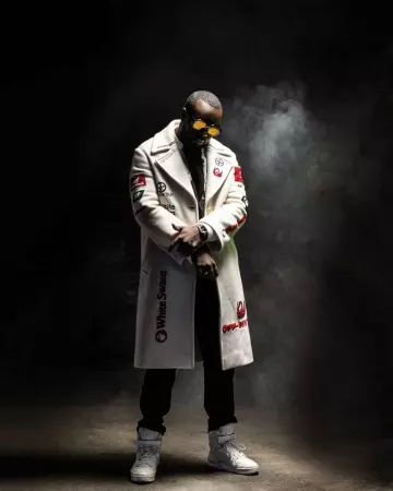 Coat Off-White (white) Maître Gims on the account Instagram of @gims