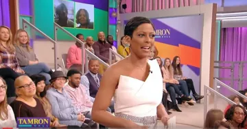 Roland mouret Pla­tano One-Shoul­der Jump­suit worn by Tamron Hall on Tamron Hall Show December 16, 2019