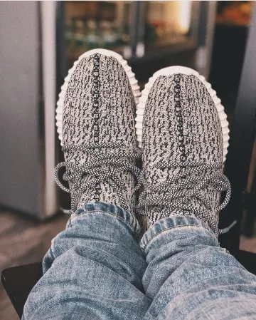 Yeezy 350 v1 on the account Instagram of @yeezyboost.daily
