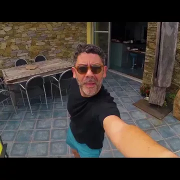 Tee-shirt noir de Manu Payet sur le compte Instagram de @manupayet