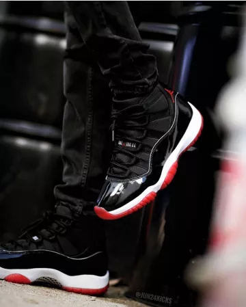 Jordan 11 Retro Playoffs Bred (2019) en la cuenta de Instagram de @entrasnkrs