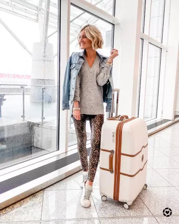 V- Suéter túnica de cuello de Bretaña en la cuenta de Instagram @loverlygrey