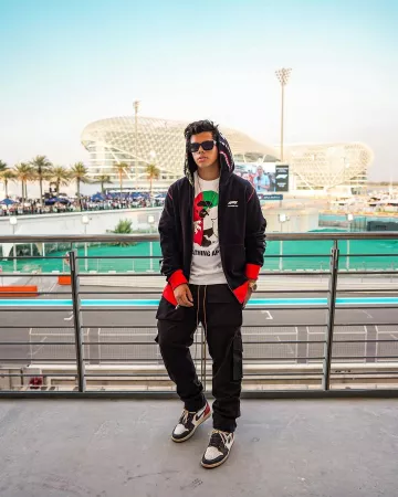 BAPE x F1 Shark Full Zip Hoodie Black sur le compte Instagram de @aripetrou
