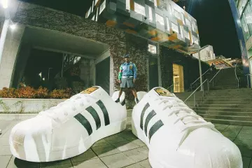 Adidas SuperStar (Blanche/Noir) de A$AP Ferg sur le compte Instagram de @asapferg