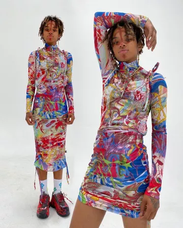 L'ensemble robe Shojo Anime porté par une mannequin sur le compte Instagram de @skoot_apparel