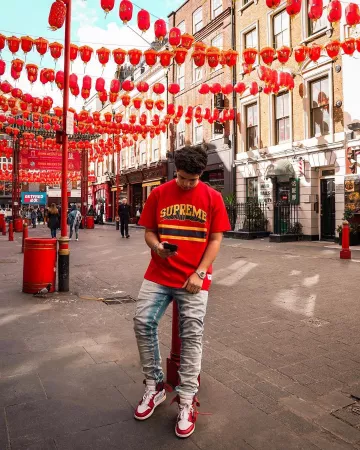 Supreme Cloud Arc Tee Red sur le compte Instagram de @aripetrou