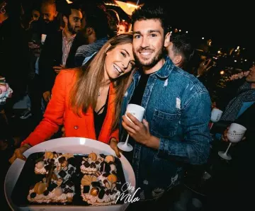 Le blazer classique orange d'Eva Colas sur le compte Instagram de @evacolasoff