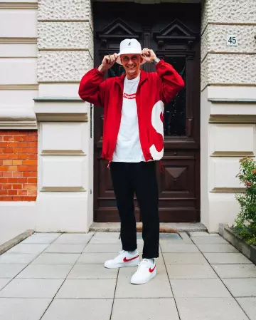 Supreme S Logo Track Jacket Red sur le compte Instagram de @willy