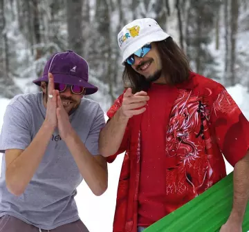 The bob-white Game Boy Color Pikachu worn by Lorenzo on his account Instagram @el_larrygarcia