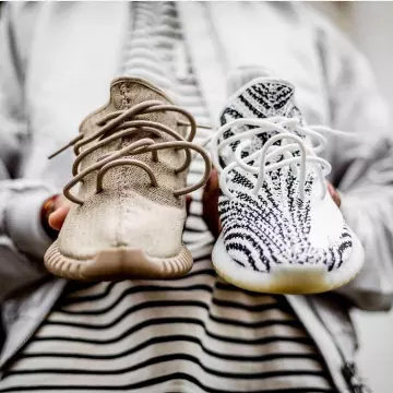 Yeezy 350 V2 zebra sur le compte Instagram de @mrpreorders