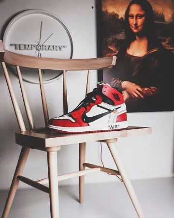 Virgil Abloh x IKEA MARKERAD Chair Brown en la cuenta de Instagram de @yeezywaveofficial
