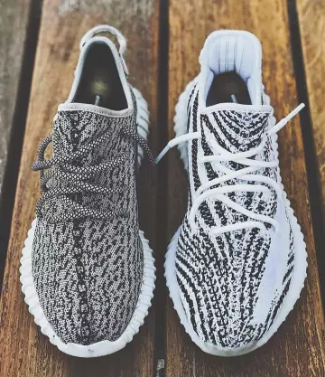 Yeezy 350 v2 (couleur zebra) sur le compte Instagram de @mrpreorders