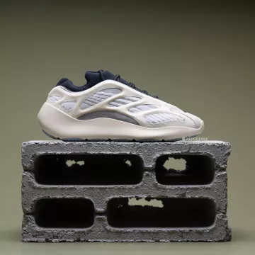 Adidas Yeezy Boost 700 V3 Azael en la cuenta de Instagram de @yeezywaveofficial