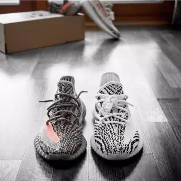 Yeezy 350 V2 zebra (adidas) sur le compte Instagram de @mrpreorders