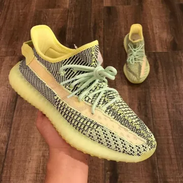 Adidas Yeezy Boost 350 V2 Yeezreel (Non-Reflective) sur le compte Instagram de @hdg.sales