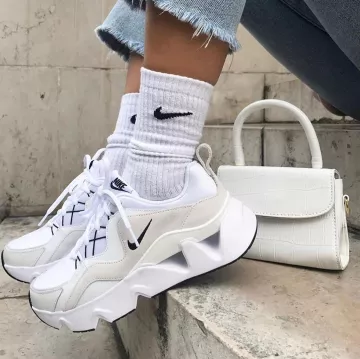 nike y ryz 365 usadas por 365 blanco en la cuenta de Instagram de @sneakseeker 